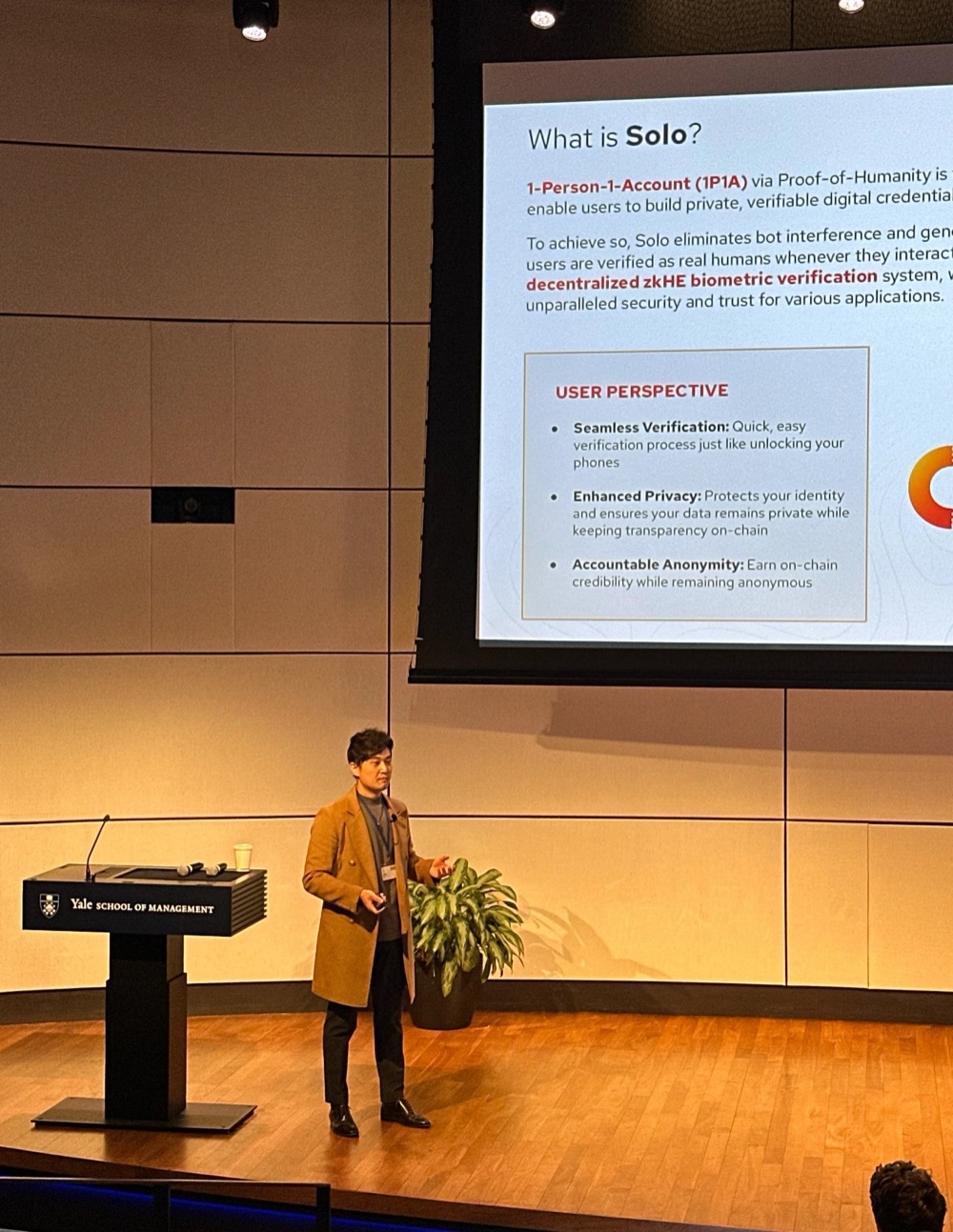 Edison Siu presenting Solo on stage at the Yale School of Management